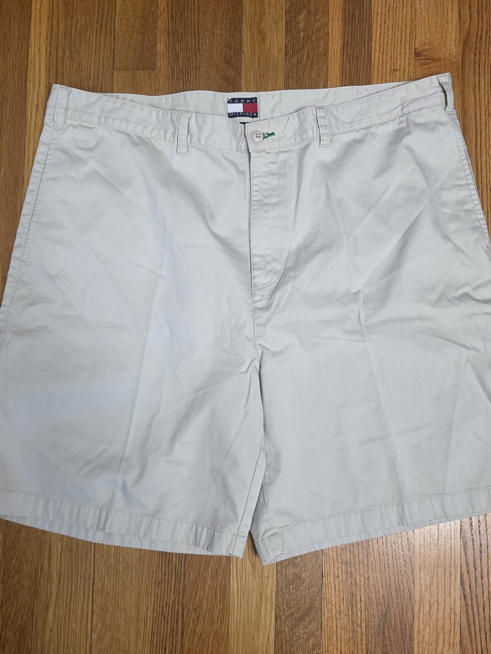 Tommy Hilfiger Men's Khaki Flat Front Shorts In Size 42